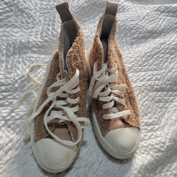 CONVERSE Chuck Taylor All Star Teddy Sherpa Platform High Tops Size 8.5 - Picture 3 of 6